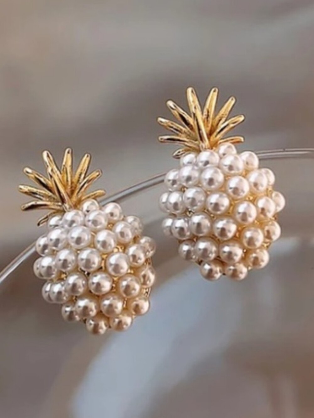 "Royal Appetite" Pearl Gold Pinnapple Stud Earring - Picture 3 of 6